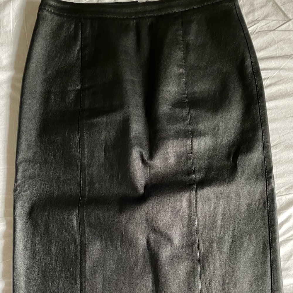 EUC Burberry Lambskin leather black pencil skirt. Size 10.